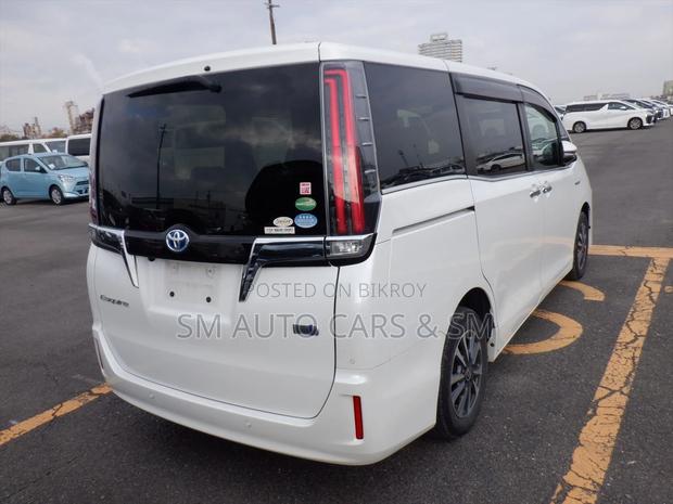 Toyota Esquire Hybrid Gi Pearl 2020