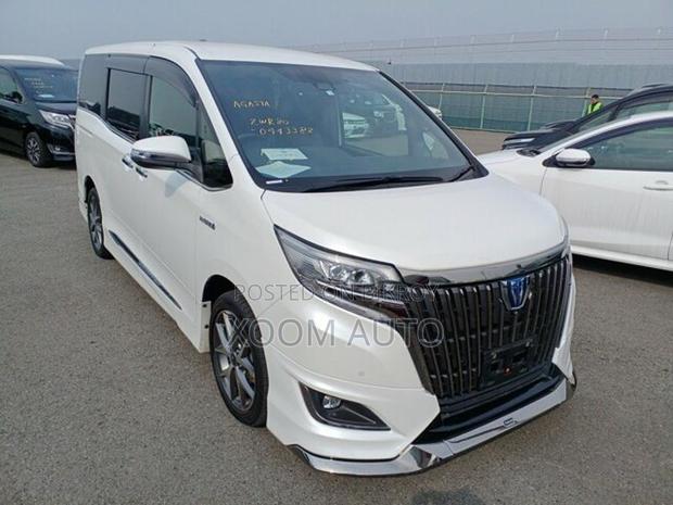 Toyota Esquire GI PREM.PEARL COLOR 2020