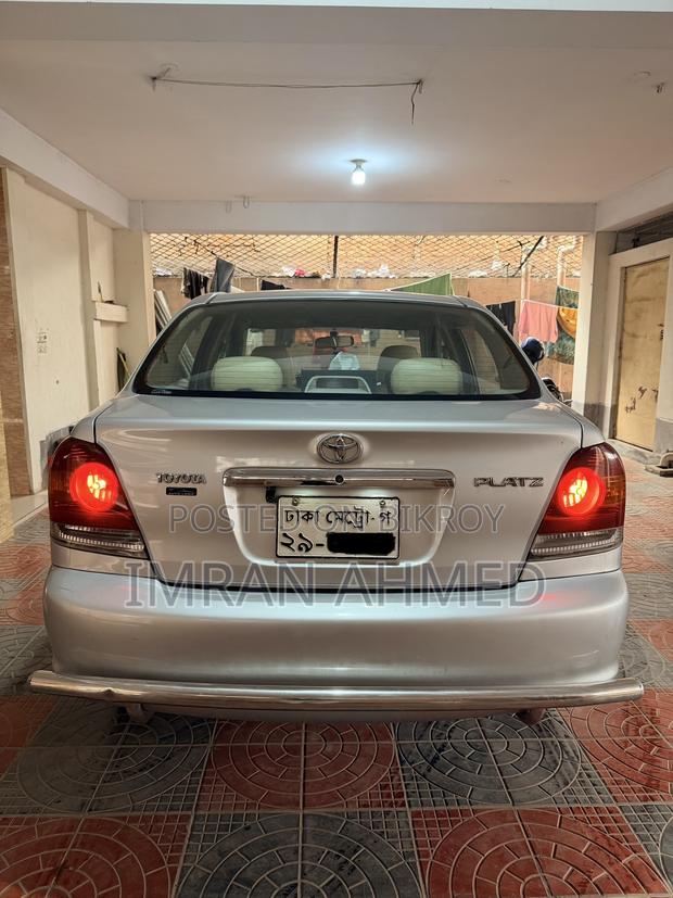 Toyota Platz . 2004