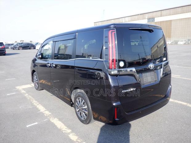 Toyota Esquire Petrol Gi Premium 2021