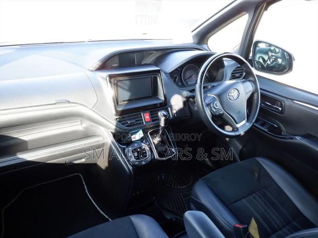 Toyota Esquire Petrol Gi Premium 2021