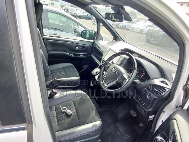 Toyota Esquire 2021