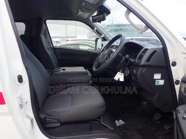 Toyota Hiace High Roof 2022