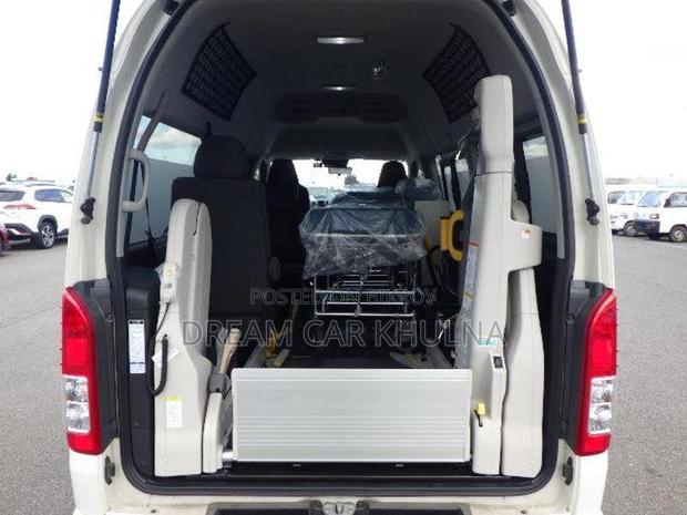 Toyota Hiace High Roof 2022
