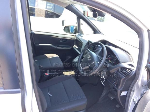 Toyota Noah X 1DOOR POWER NON HV 2021
