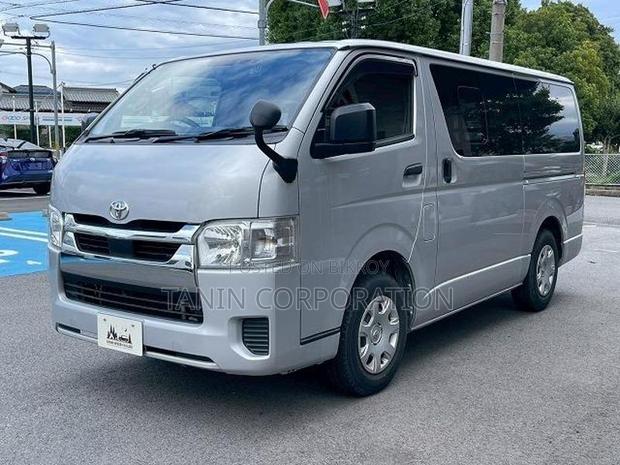 Toyota Hiace GL DUAL AC 2021