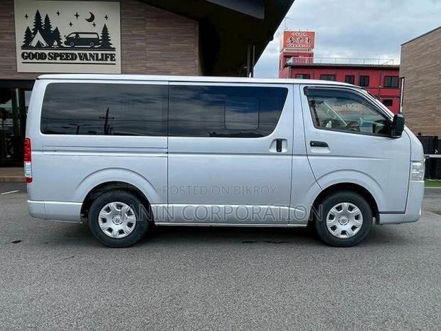Toyota Hiace GL DUAL AC 2021