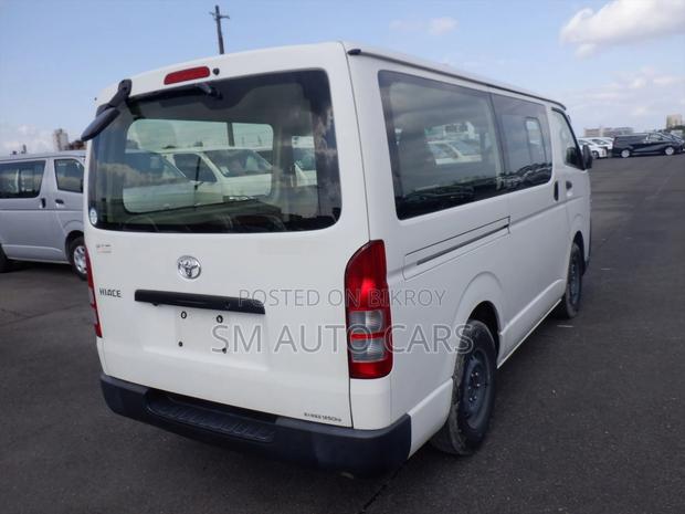 Toyota Hiace DX White 4 Point 2020