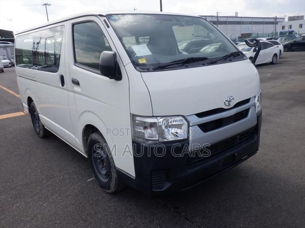 Toyota Hiace DX White 4 Point 2020