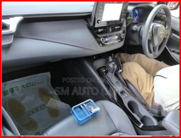 Toyota Corolla Touring WXB Pearl 2021