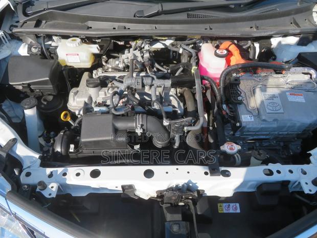 Toyota Axio EX HYB 4 POINT 2021