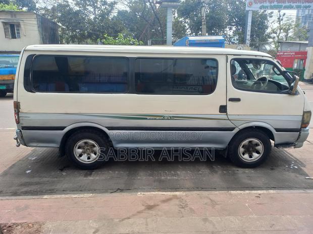 Toyota Hiace 2003