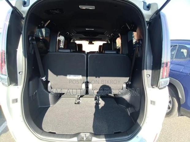Toyota Esquire Petrol Gi Sunroof 2021
