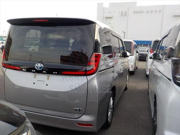 Toyota Noah g p k 2022