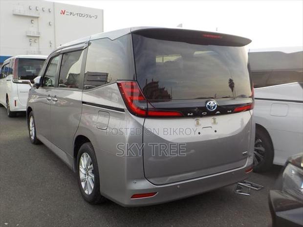 Toyota Noah g p k 2022