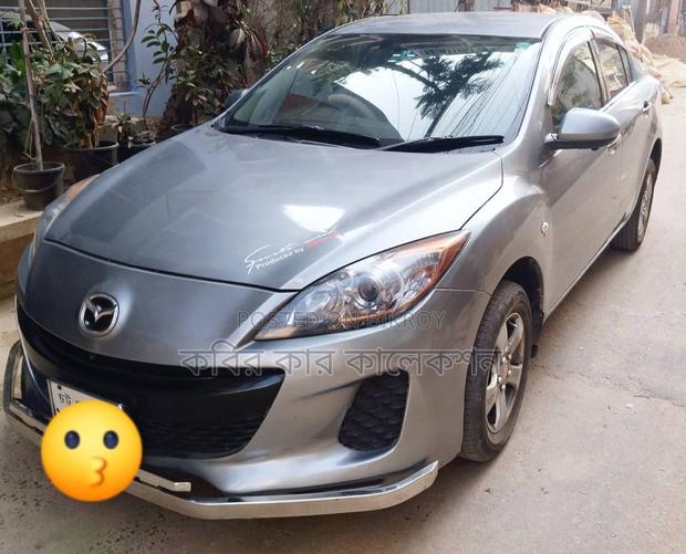 Mazda Axela silver 2012
