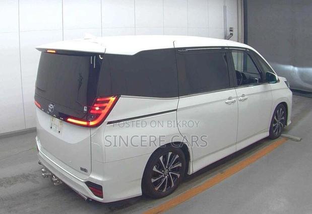 Toyota Noah Sz Full option 2022