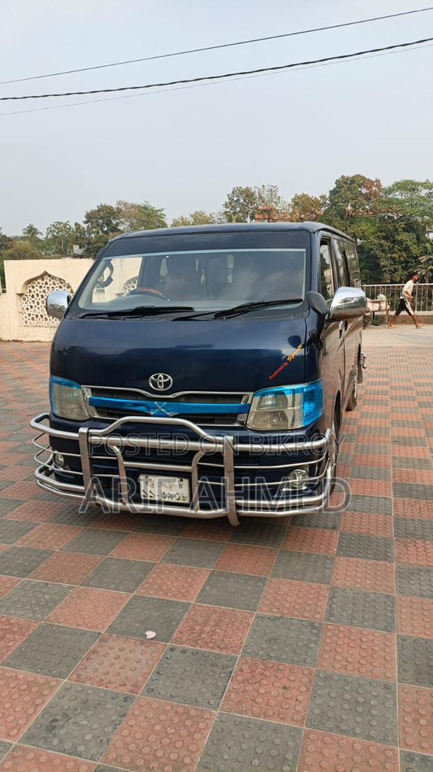 Toyota Hiace ` 2005