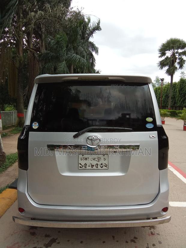 Toyota Noah 2009