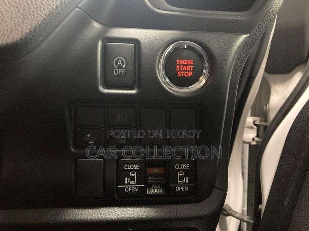 Toyota Noah X Non Hybrid Pearl 2020