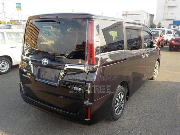 Toyota Esquire Gi pkg. 2021