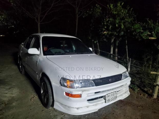 Toyota Corolla . 1994