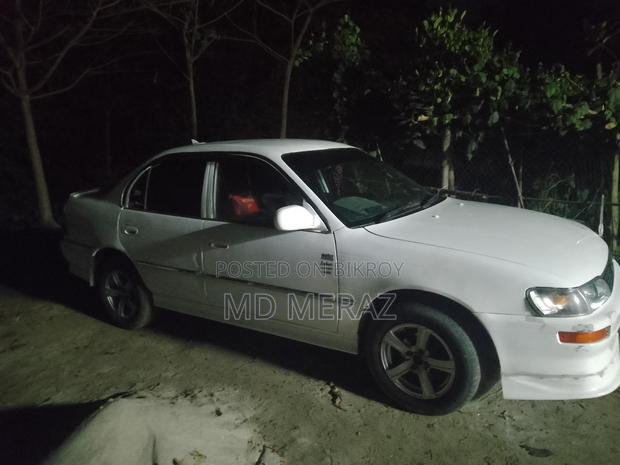 Toyota Corolla . 1994