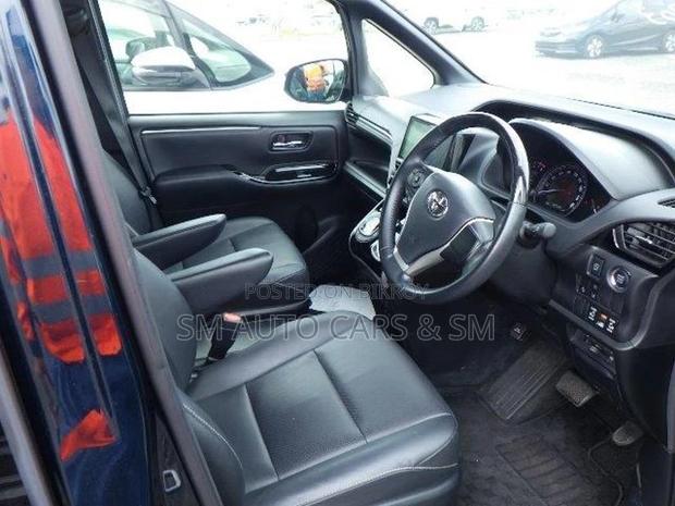 Toyota Esquire Petrol Gi Mica Blue 2020
