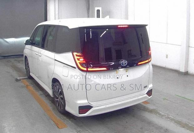 Toyota Noah Hybrid SZ Pearl New 2023