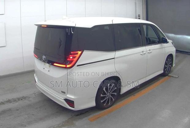 Toyota Noah Hybrid SZ Pearl New 2023