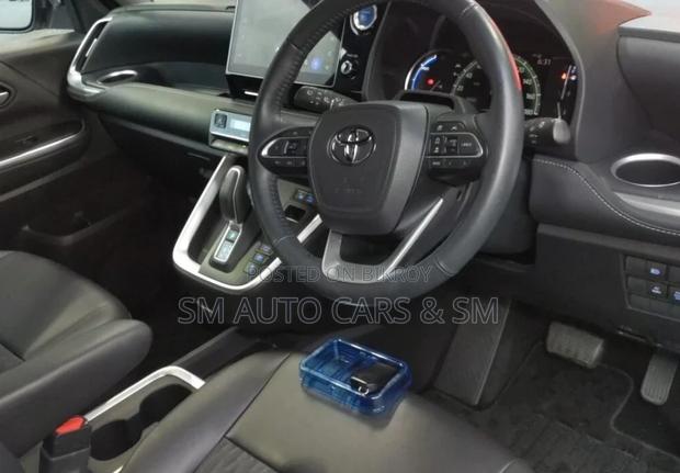 Toyota Noah Hybrid SZ Pearl New 2023