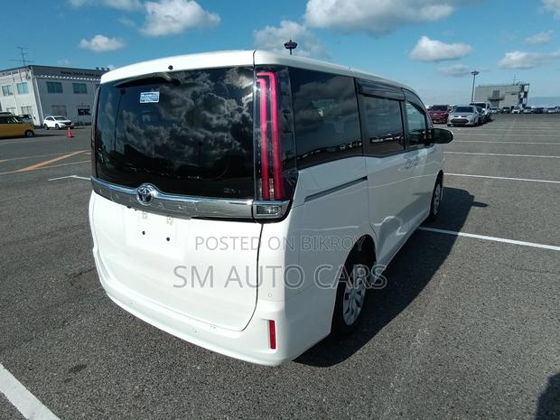 Toyota Noah Non Hybrid X Pearl 2021