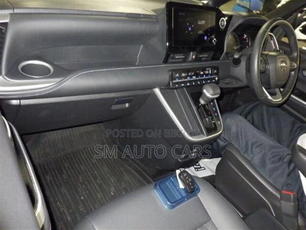 Toyota Noah Non Hybrid SZ Black 2022