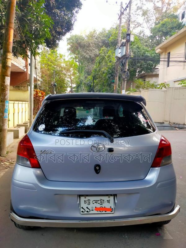 Toyota Vitz silver 2009