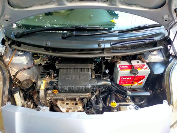 Toyota Vitz silver 2009