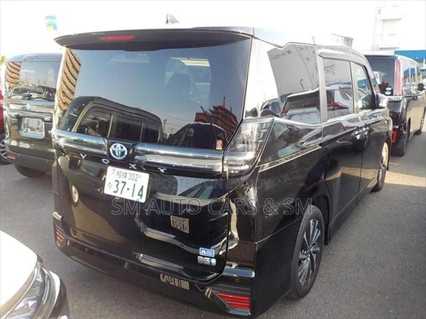 Toyota Voxy Hybrid SZ Black 2022