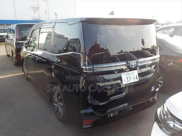 Toyota Voxy Hybrid SZ Black 2022