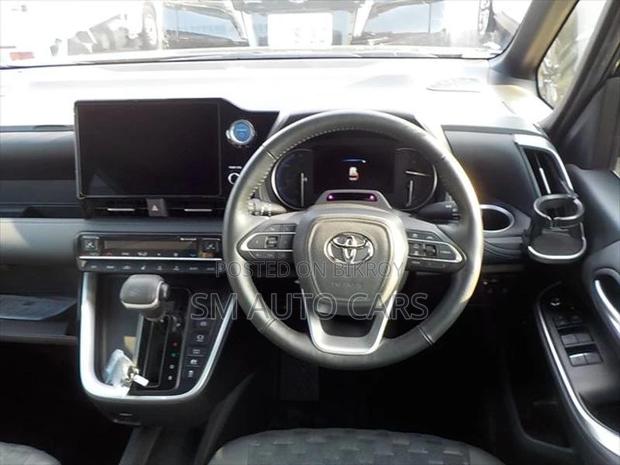Toyota Voxy Hybrid SZ Black 2022