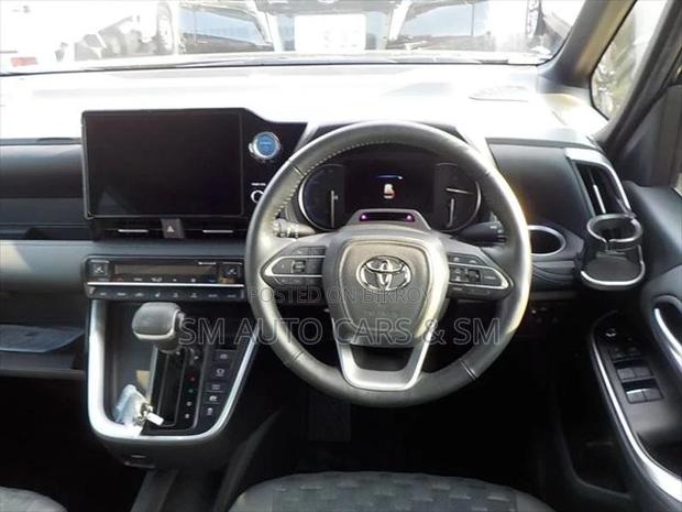 Toyota Voxy Hybrid SZ Black 2022
