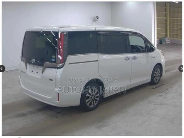 Toyota Esquire GI Premium 2019