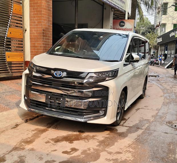 Toyota Noah SZ PACKAGE NEW SHAPE 2022