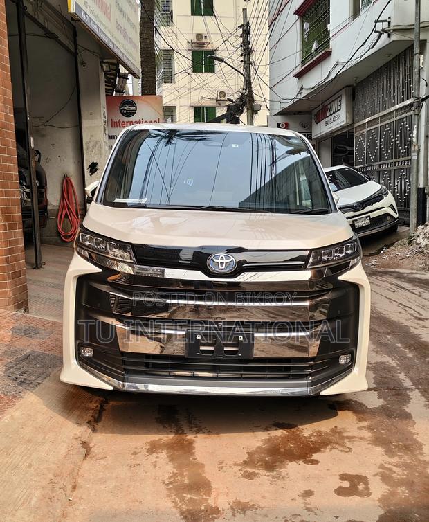 Toyota Noah SZ PACKAGE NEW SHAPE 2022