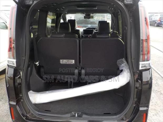 Toyota Esquire Non Hybrid Gi Black 2021