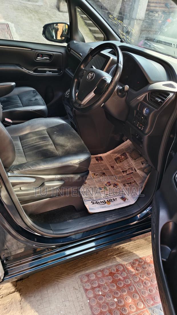 Toyota Esquire GI PREMIUM. 2020