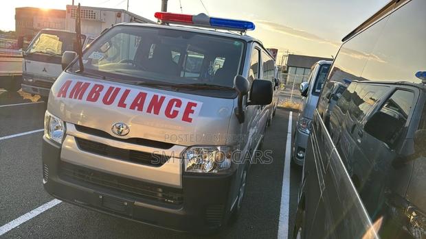 Toyota Hiace Ambulance DX Silver 2021