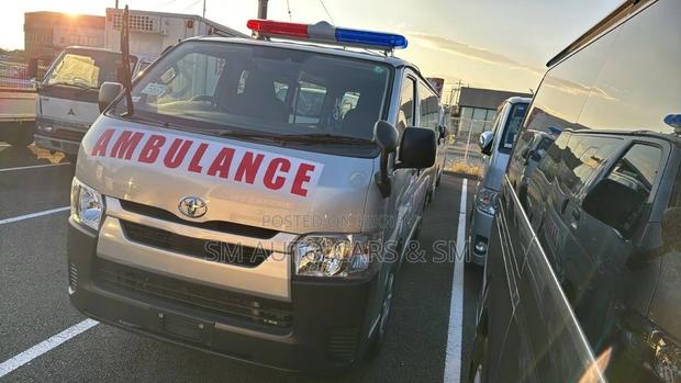 Toyota Hiace Ambulance DX Silver 2021