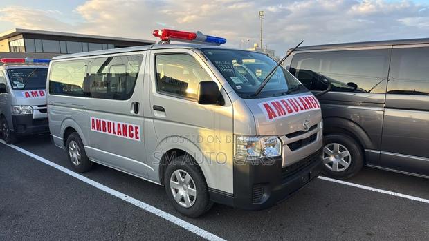 Toyota Hiace Ambulance DX Silver 2021