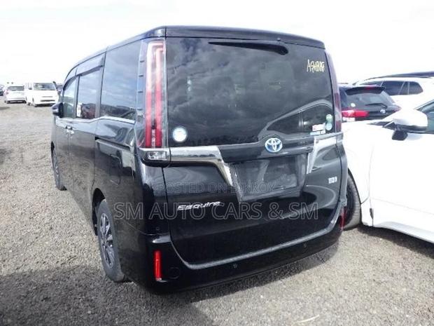 Toyota Esquire Hybrid Gi Premium 2021