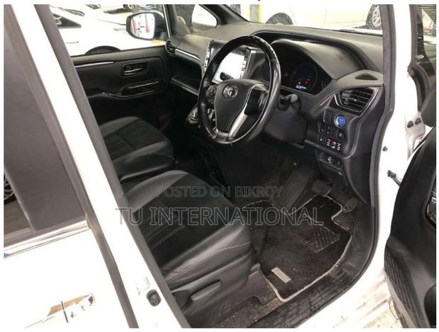 Toyota Esquire GI PREMIUM 2020