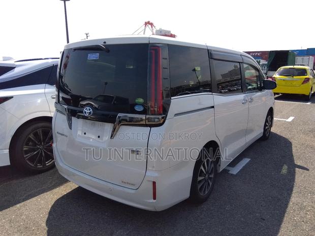Toyota Esquire GI PREMIUM 2020